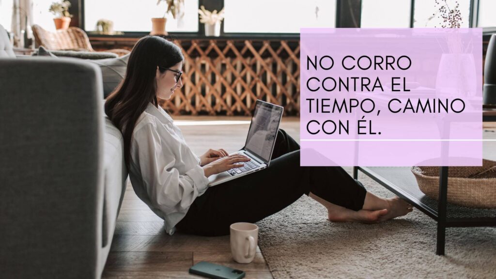 madre trabajando para ganar dinero desde casa?